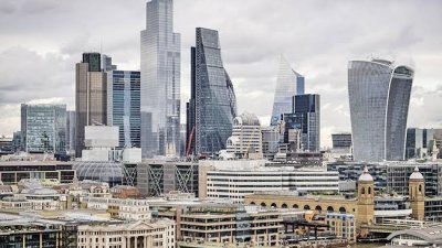 英国财政大臣约翰希利（John Healey）表示，英国政府将对银行盈利征收额外3%的税款，把银行附加税从目前的3%，提高至6%。（图取自法新社）