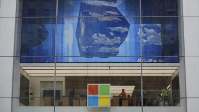 微软（Microsoft）2027财政年首季业绩（截至9月30日止）表现优于预期，主要得益于其云端基础设施业务Azure的48%不俗成长幅度，而该公司的资本开销也低于市场预测。（图取自法新社）