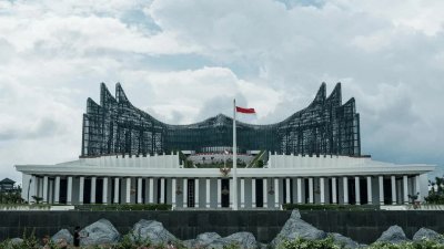 印尼政府发出严厉警告，可能停止向“不尊重”印尼的国家出口能源，并考虑不再续签与邻国的天然气出口合约，以优先满足国内能源需求。（法新社档案照）